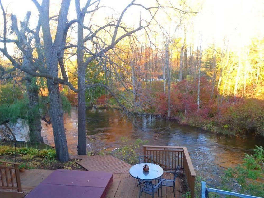 Stone Waters Inn Bellaire المظهر الخارجي الصورة