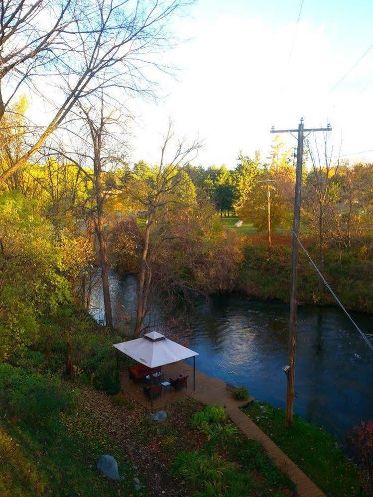 Stone Waters Inn Bellaire المظهر الخارجي الصورة